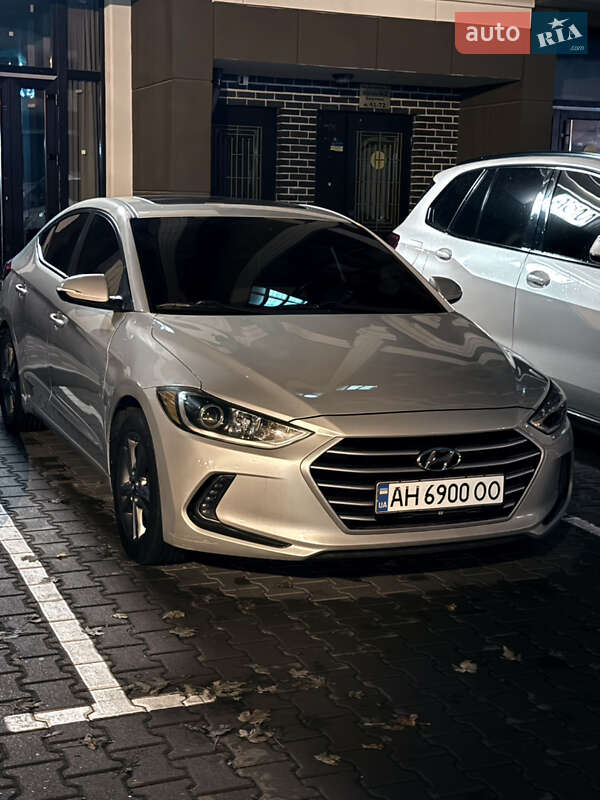 Hyundai Elantra 2016