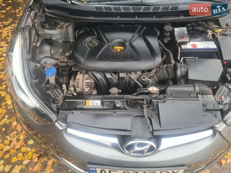Седан Hyundai Elantra 2014 в Днепре