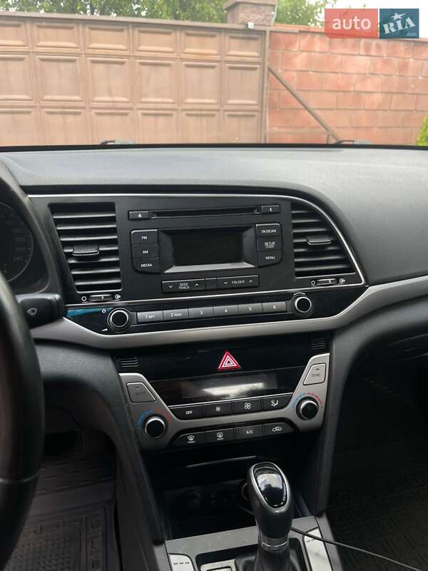 Седан Hyundai Elantra 2018 в Києві