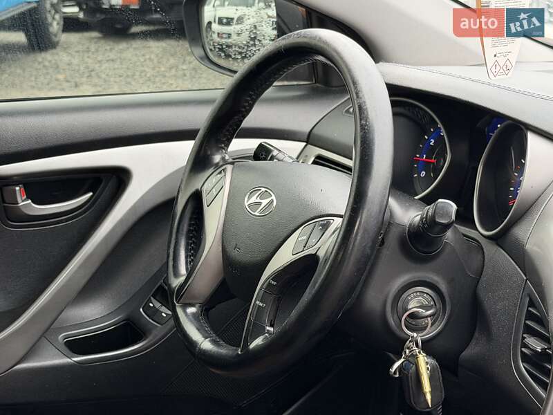 Седан Hyundai Elantra 2013 в Харкові