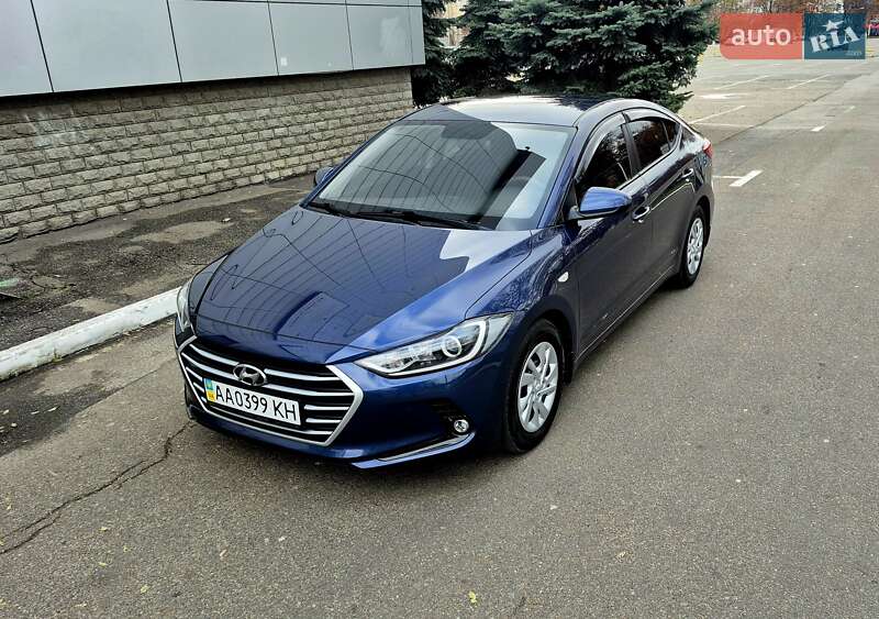 Седан Hyundai Elantra 2018 в Києві