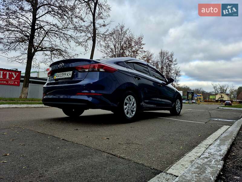Седан Hyundai Elantra 2018 в Києві
