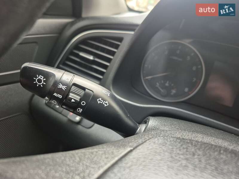 Седан Hyundai Elantra 2018 в Києві