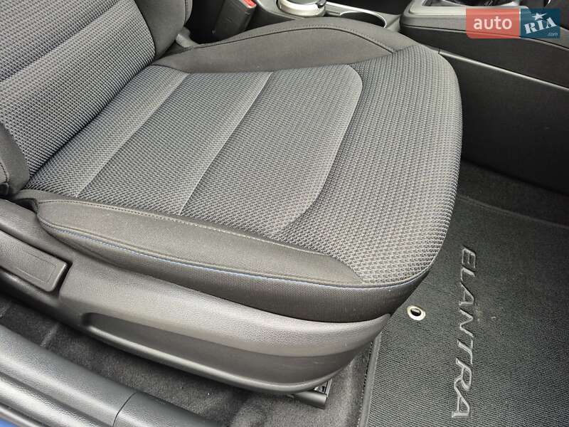 Седан Hyundai Elantra 2018 в Києві