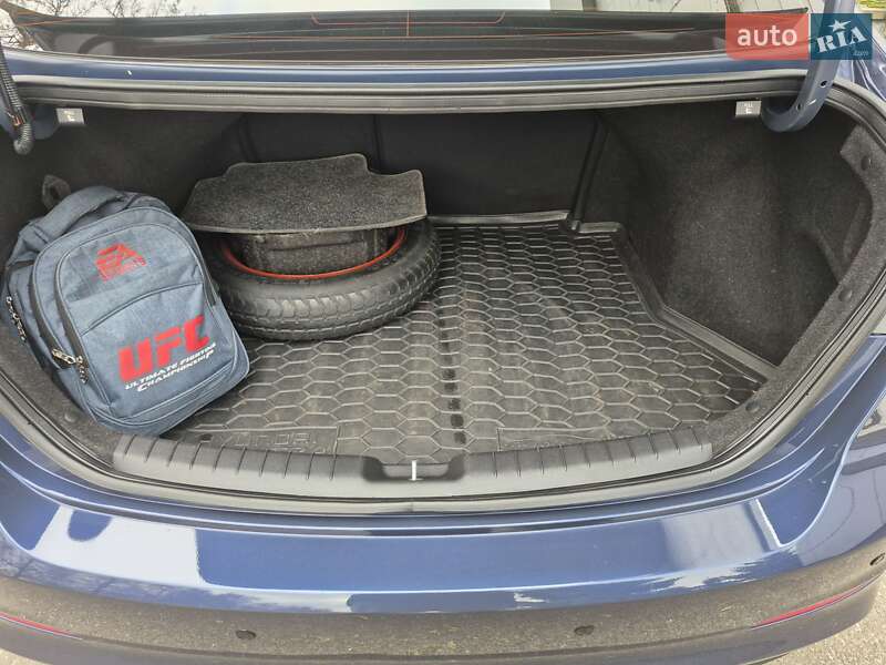 Седан Hyundai Elantra 2018 в Києві