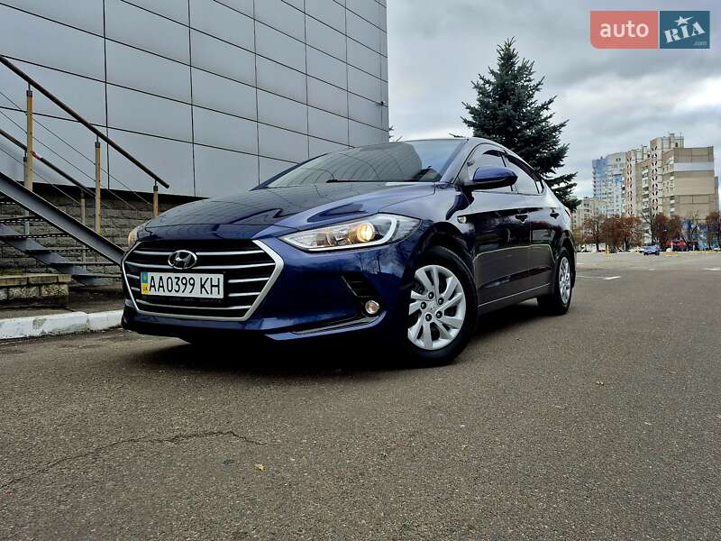 Седан Hyundai Elantra 2018 в Києві