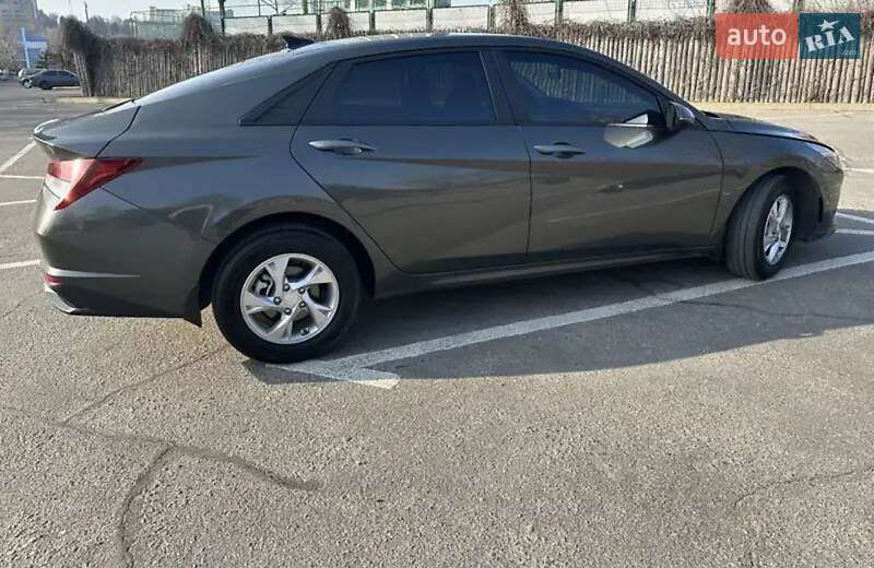 Седан Hyundai Elantra 2023 в Дніпрі