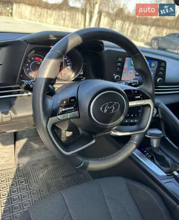 Седан Hyundai Elantra 2023 в Дніпрі