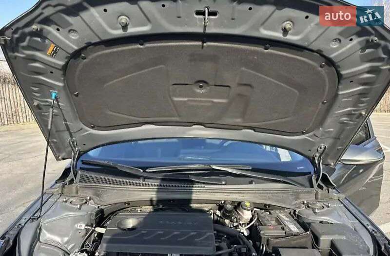 Седан Hyundai Elantra 2023 в Дніпрі