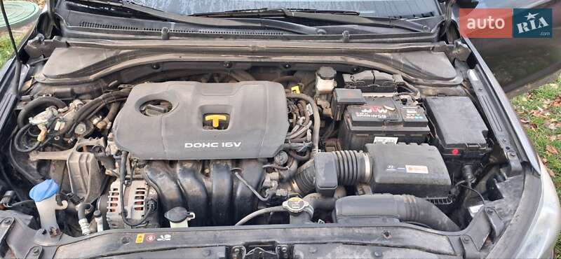 Седан Hyundai Elantra 2017 в Пирятині