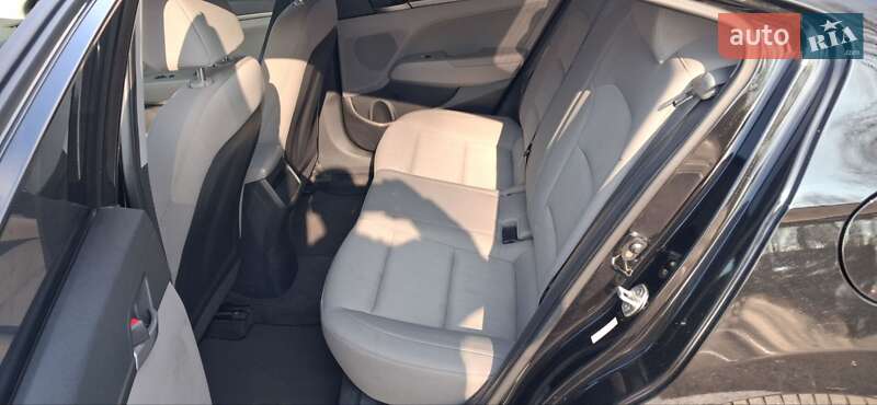 Седан Hyundai Elantra 2017 в Пирятині