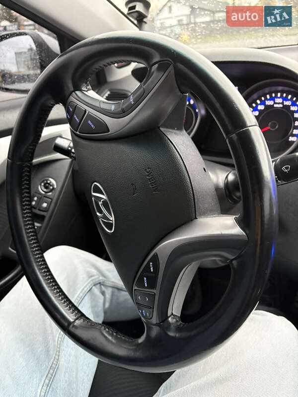 Седан Hyundai Elantra 2012 в Броварах