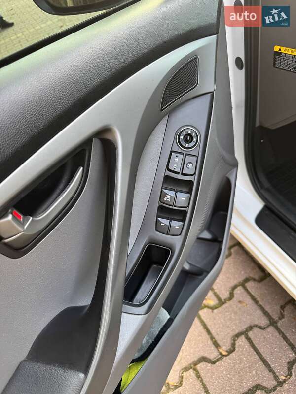 Седан Hyundai Elantra 2014 в Миргороде