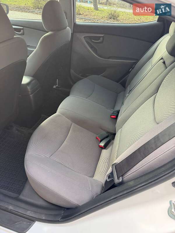 Седан Hyundai Elantra 2014 в Миргороде