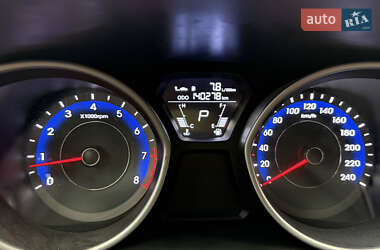 Седан Hyundai Elantra 2013 в Києві
