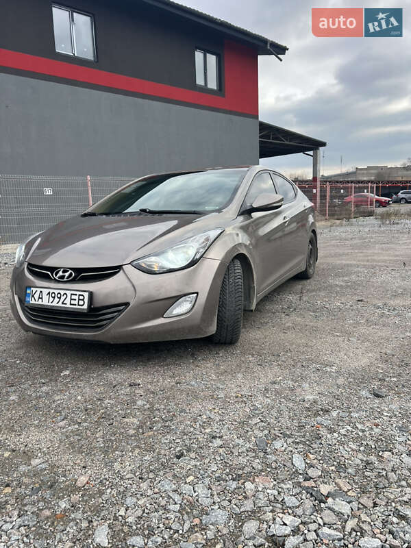 Седан Hyundai Elantra 2013 в Ирпене