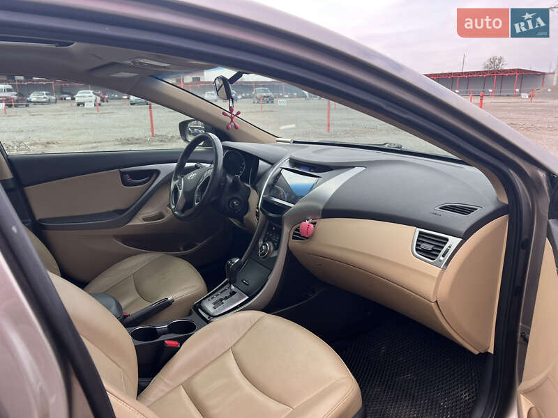 Седан Hyundai Elantra 2013 в Ирпене