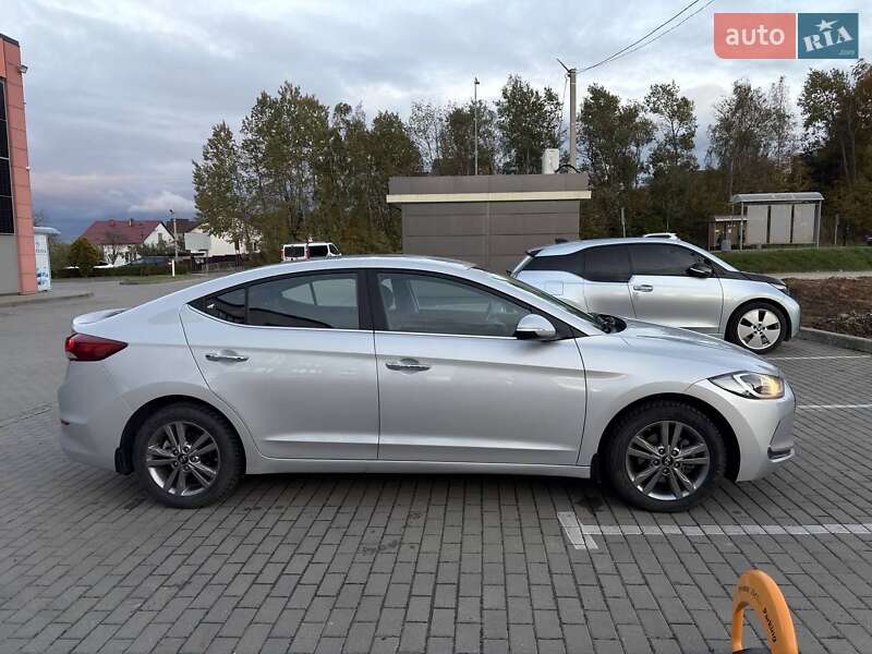 Седан Hyundai Elantra 2018 в Львове