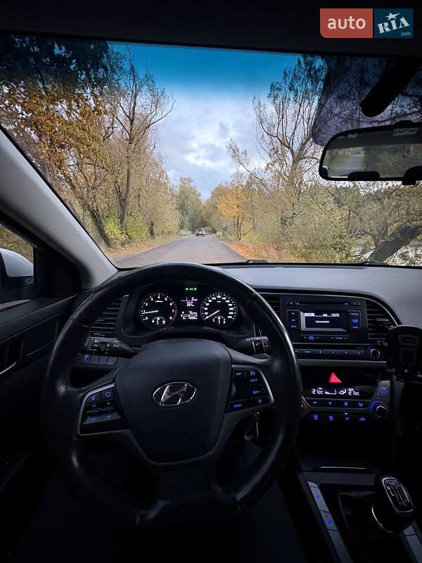 Седан Hyundai Elantra 2018 в Львове