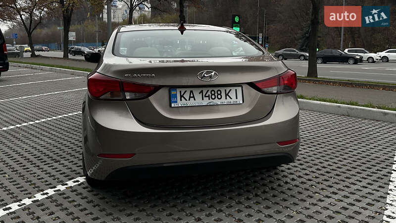 Седан Hyundai Elantra 2015 в Києві