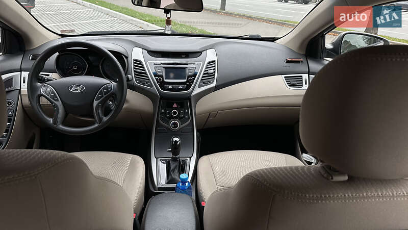 Седан Hyundai Elantra 2015 в Києві