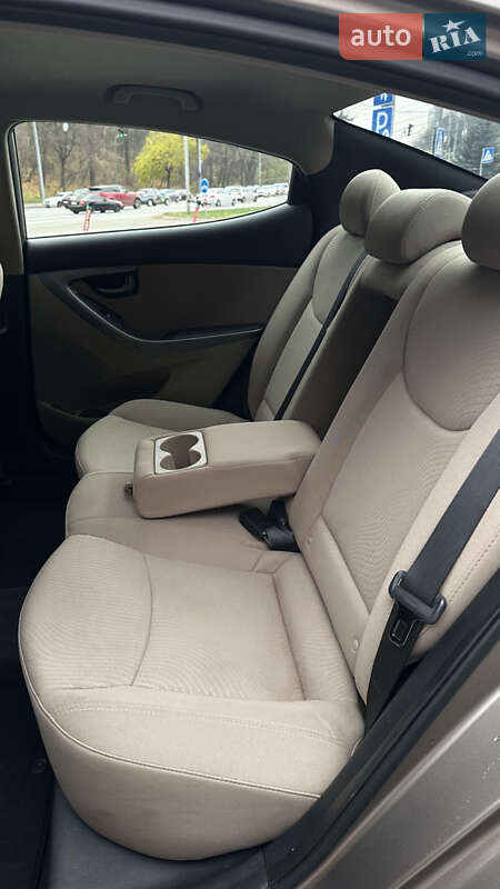 Седан Hyundai Elantra 2015 в Києві