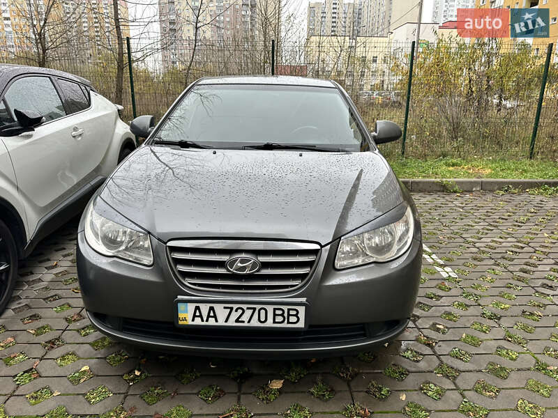 Седан Hyundai Elantra 2008 в Киеве
