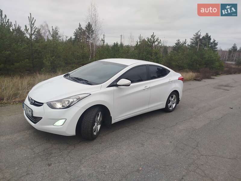 Седан Hyundai Elantra 2013 в Иванкове