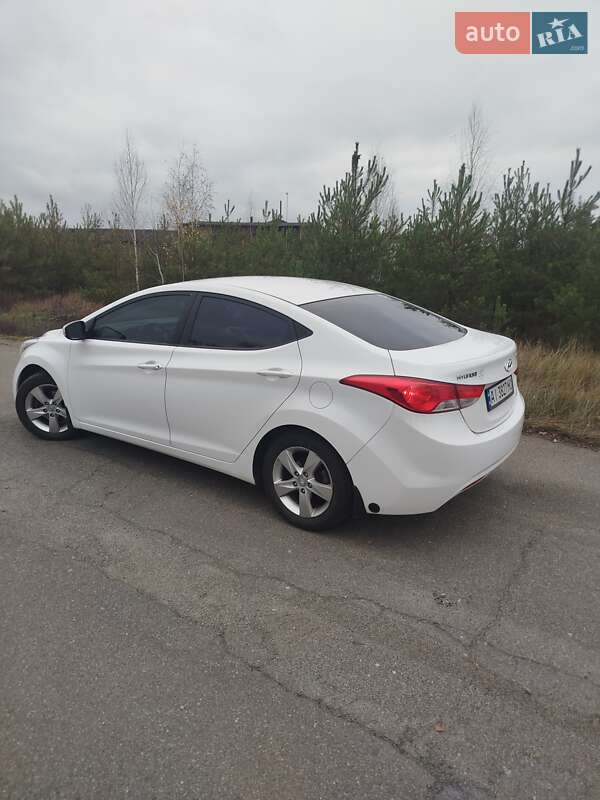 Седан Hyundai Elantra 2013 в Иванкове