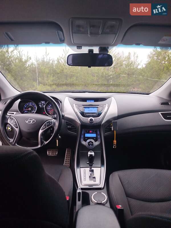 Седан Hyundai Elantra 2013 в Иванкове