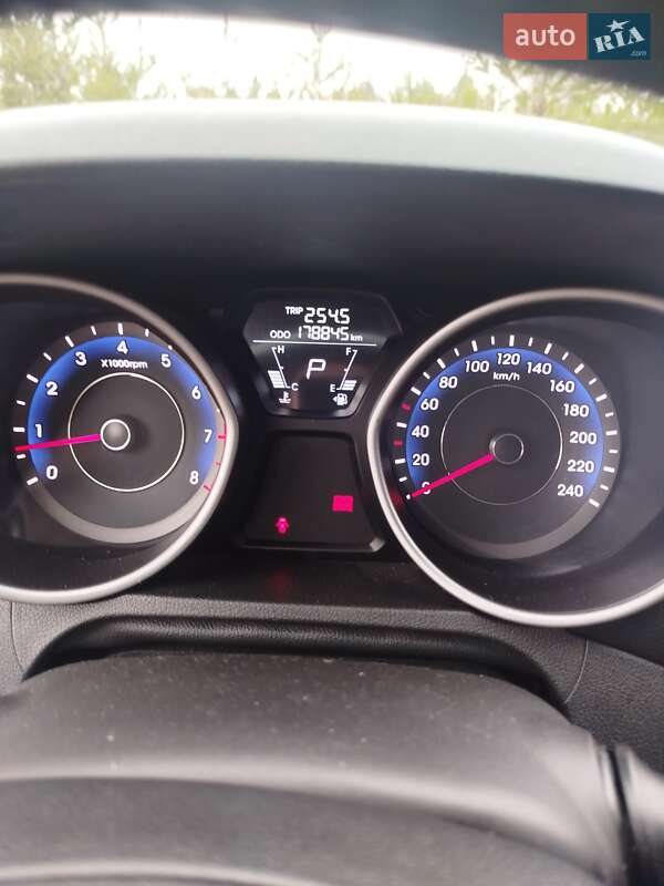 Седан Hyundai Elantra 2013 в Иванкове