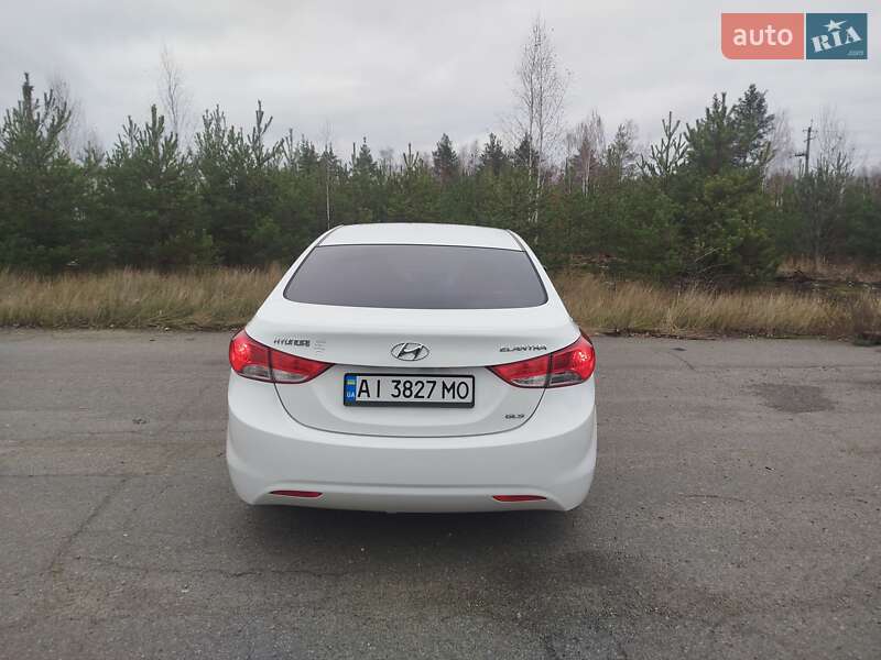 Седан Hyundai Elantra 2013 в Иванкове