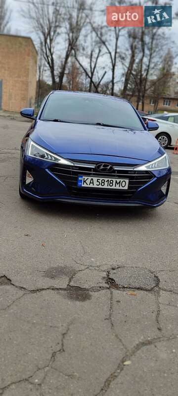 Седан Hyundai Elantra 2019 в Києві