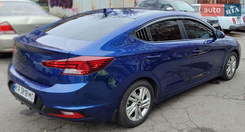 Седан Hyundai Elantra 2019 в Києві