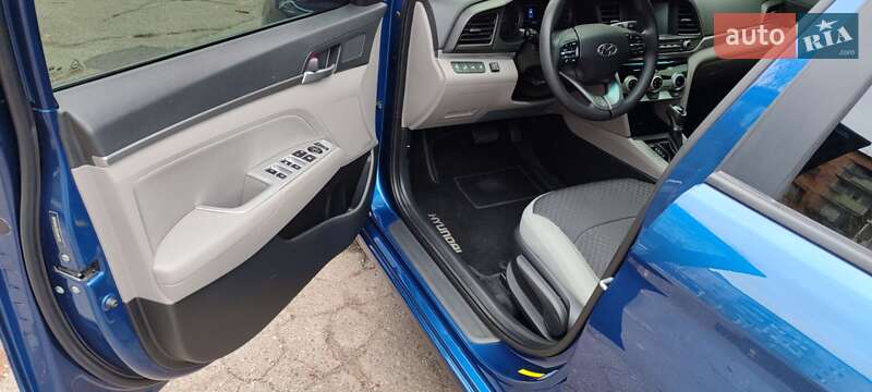 Седан Hyundai Elantra 2019 в Києві