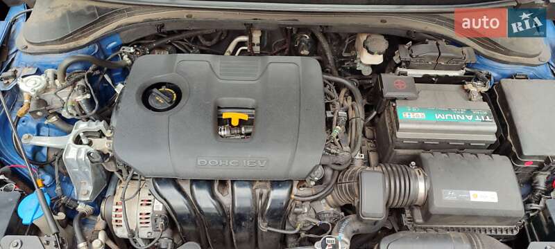 Седан Hyundai Elantra 2019 в Києві