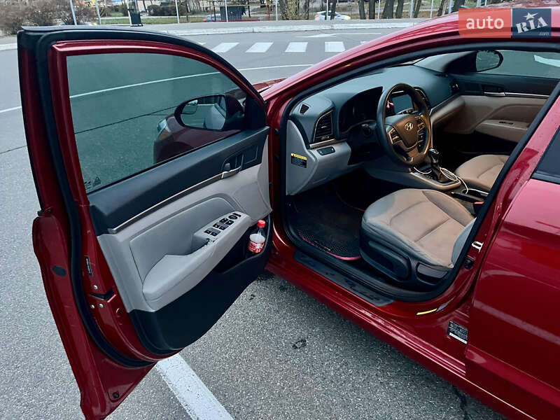 Седан Hyundai Elantra 2016 в Києві