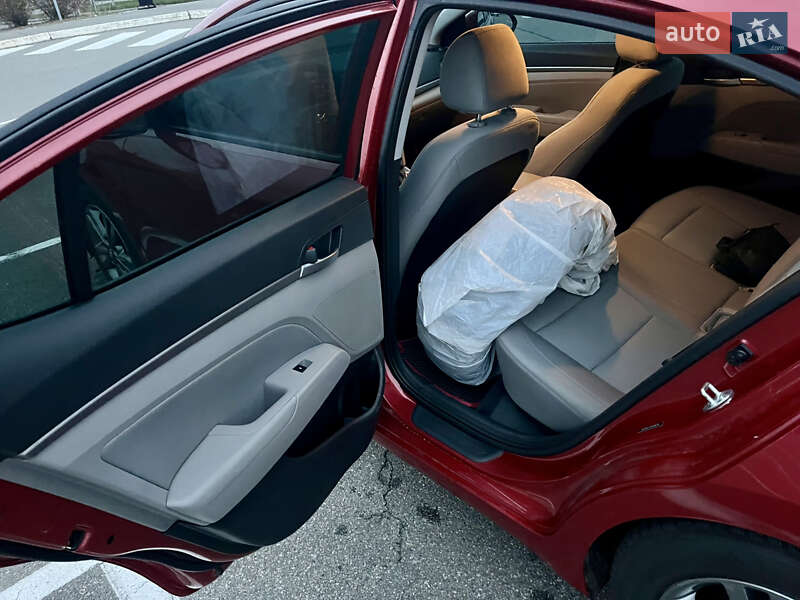 Седан Hyundai Elantra 2016 в Києві