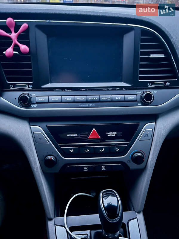 Седан Hyundai Elantra 2016 в Києві