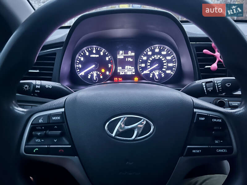 Седан Hyundai Elantra 2016 в Києві