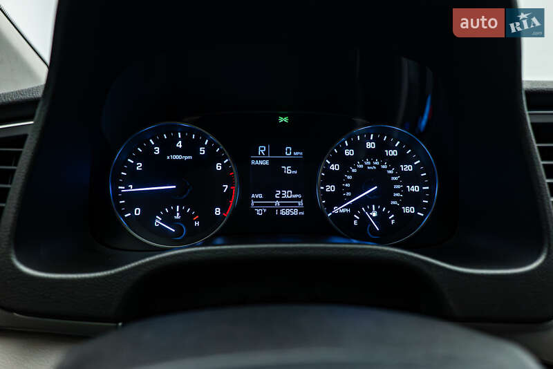 Седан Hyundai Elantra 2016 в Киеве