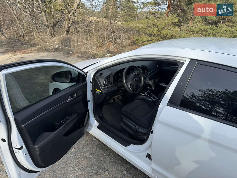 Седан Hyundai Elantra 2018 в Днепре