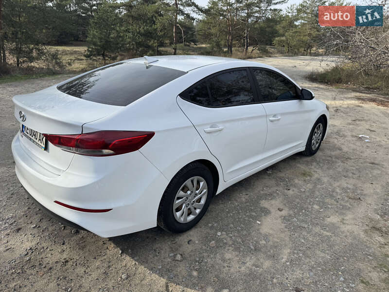 Седан Hyundai Elantra 2018 в Днепре
