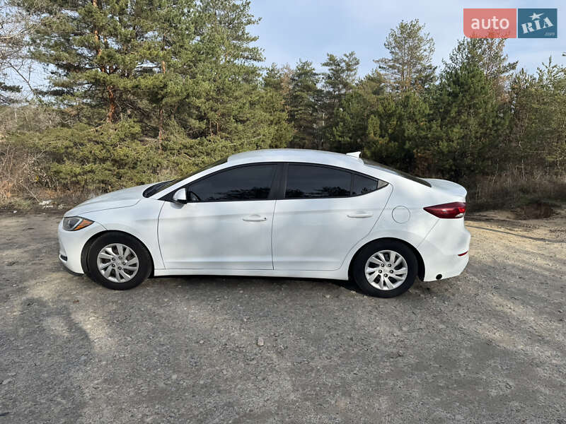 Седан Hyundai Elantra 2018 в Днепре