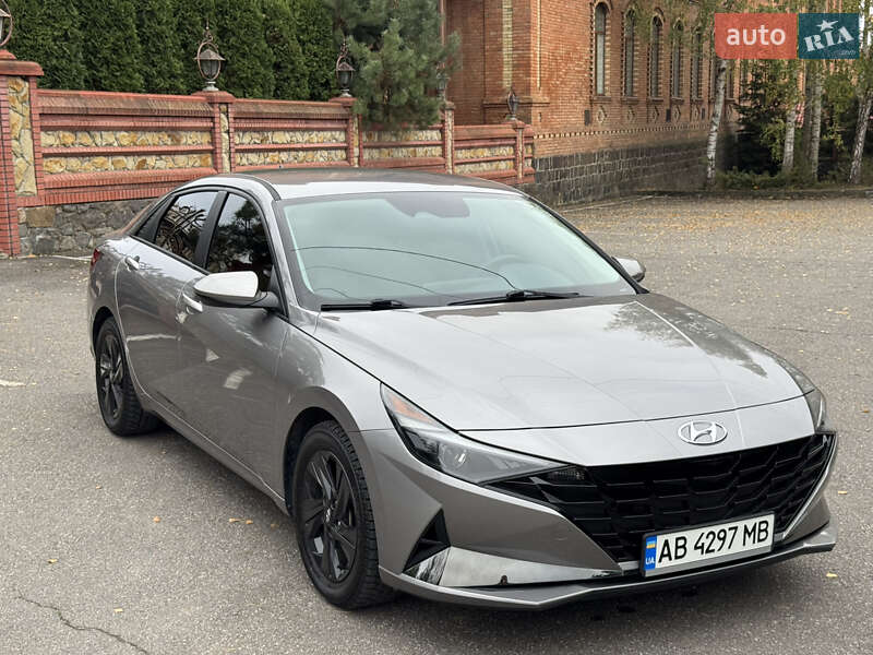 Седан Hyundai Elantra 2021 в Гнівані
