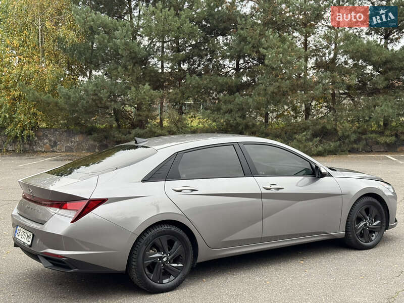 Седан Hyundai Elantra 2021 в Гнівані