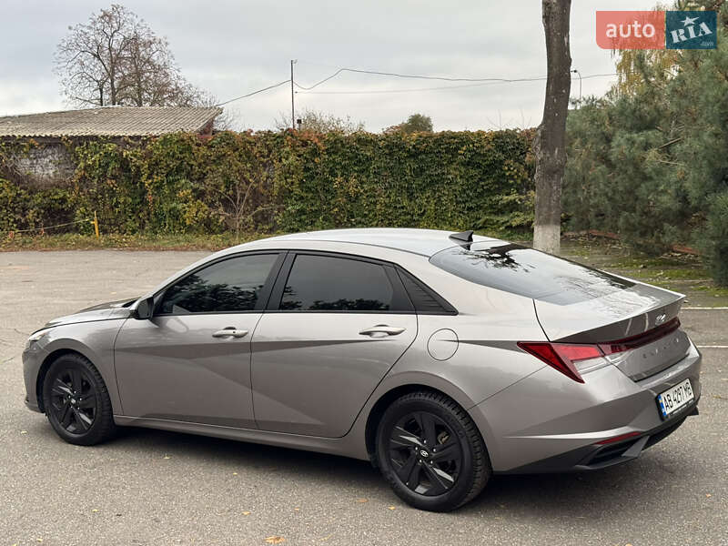 Седан Hyundai Elantra 2021 в Гнівані