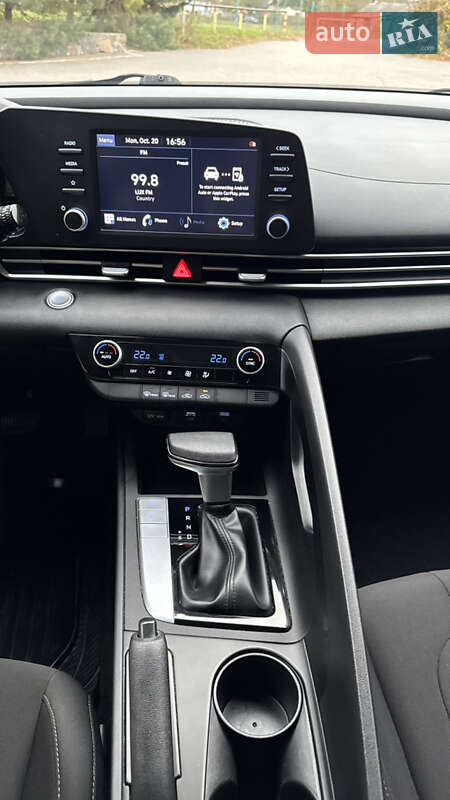 Седан Hyundai Elantra 2021 в Гнівані