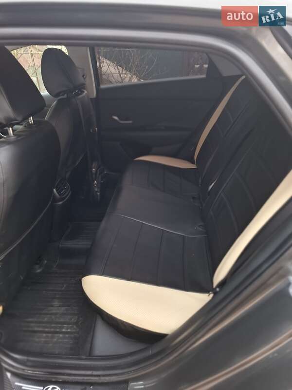 Седан Hyundai Elantra 2021 в Устиновке