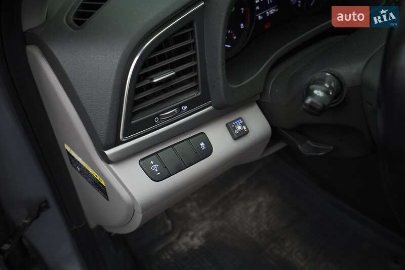 Седан Hyundai Elantra 2016 в Харкові